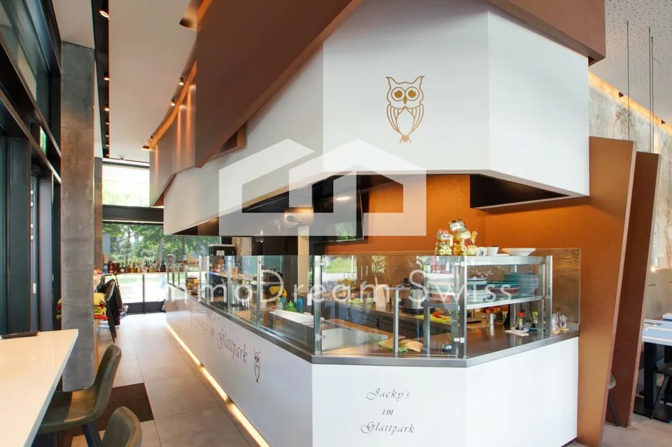Ristorante attraente in posizione privilegiata con grande terrazza