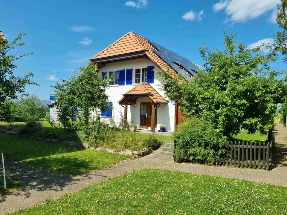 Absolut einmaliges, freistehendes Einfamilienhaus "mit allen Schikanen" in Wiler bei Seedorf