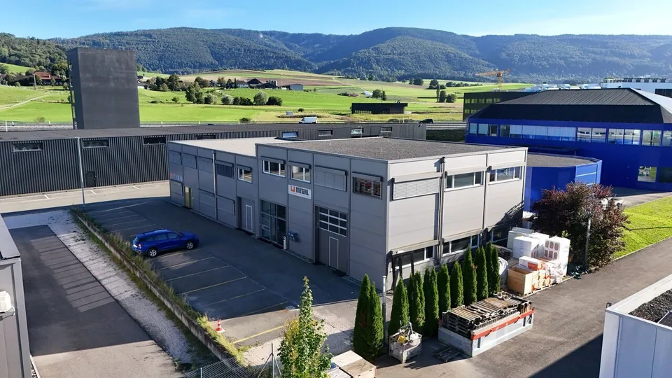 À vendre immeuble avec ateliers et bureaux à Delémont