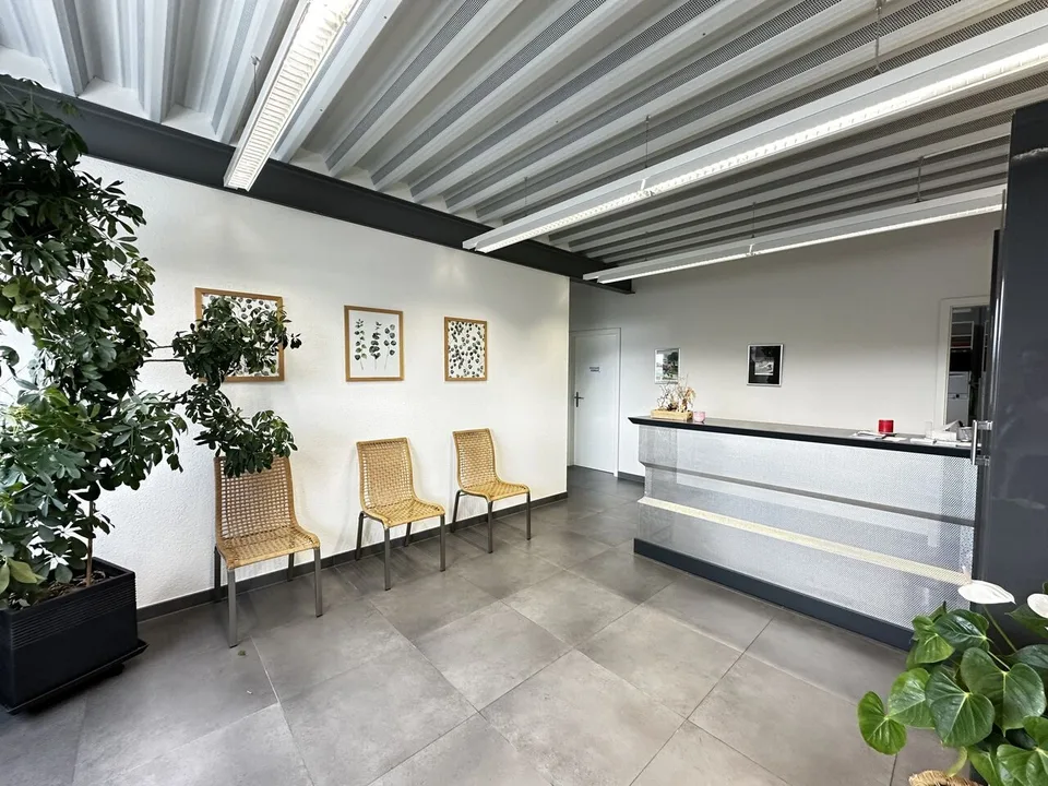 Zu verkaufen Gebäude mit Werkstätten und Büros in Delémont – Foto 9 von 13