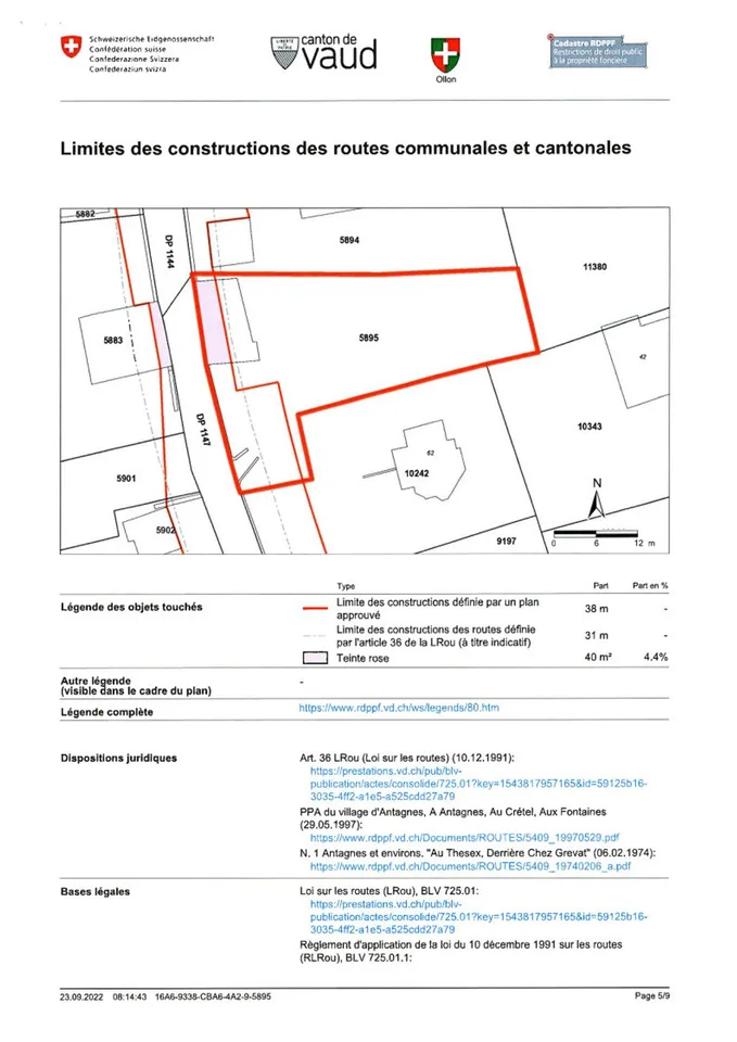 Terreno edificabile di 893 m² a Ollon, con posto auto coperto per due auto e edificio rurale dismesso.