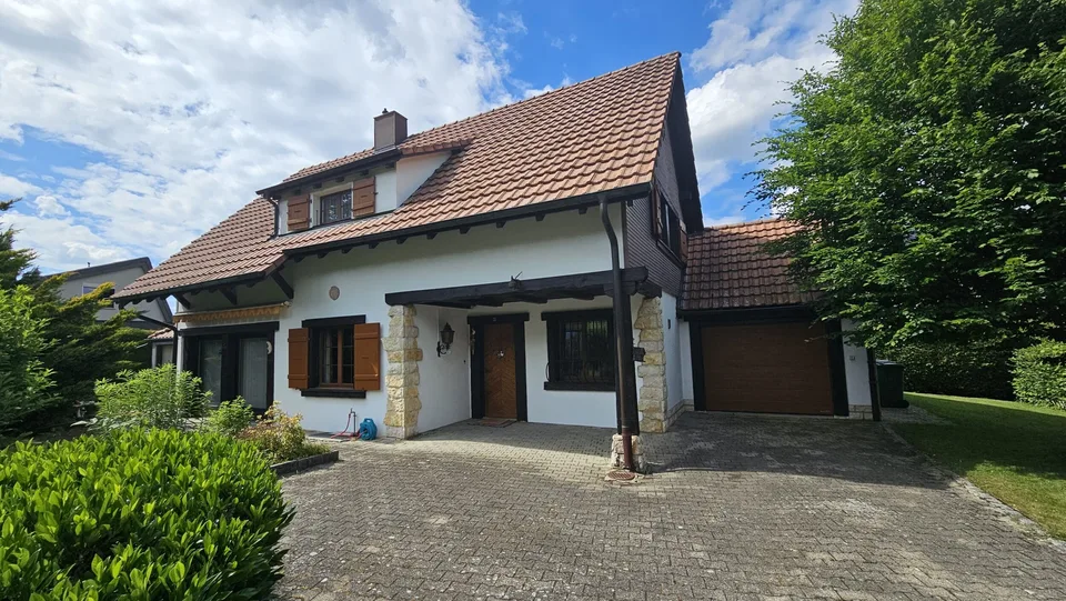 À vendre à Malleray maison de 6.5 pièces sur un terrain de 858 m²