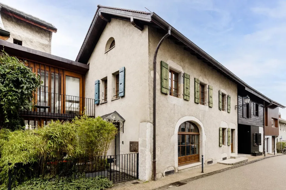 MAISON DE CARACTÈRE AU CŒUR DU VILLAGE DE VEYRIER