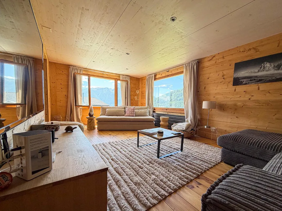 Schönes renoviertes Chalet auf einem sehr schönen, ebenen Grundstück in Ovronnaz/VS