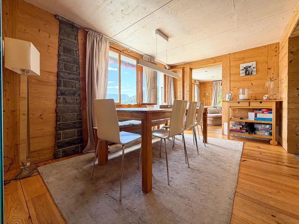 Schönes renoviertes Chalet auf einem sehr schönen, ebenen Grundstück in Ovronnaz/VS