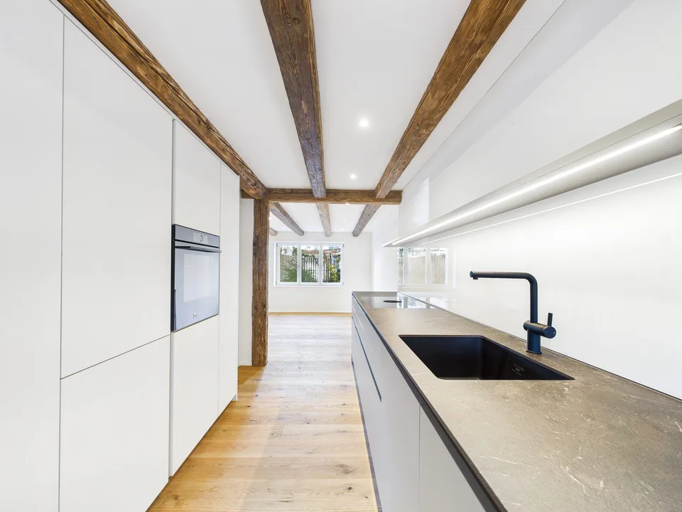 Charme und Moderne - Totalsaniertes Flarzhaus mit lauschigem Sitzplatz im Herzen von Dürnten