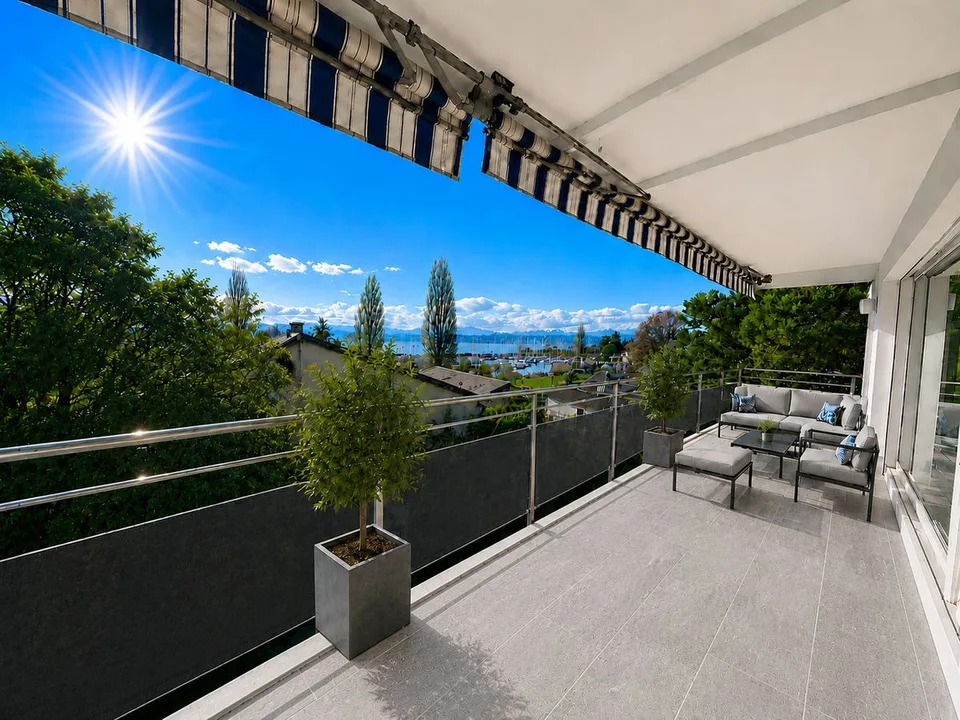 Erhabenes Penthouse mit Blick auf den Hafen von Pully