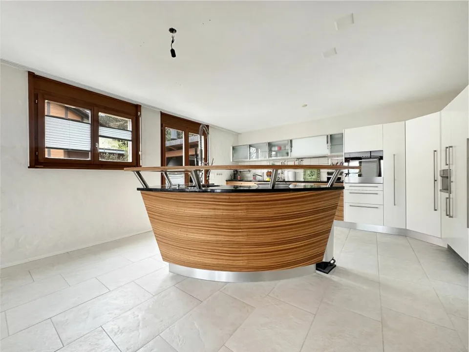 LUXUEUX APPARTEMENT AVEC VUE SUR LE LAC ET TOUT PROCHE DU PORT DE PLAISANCE – photo 11 sur 13