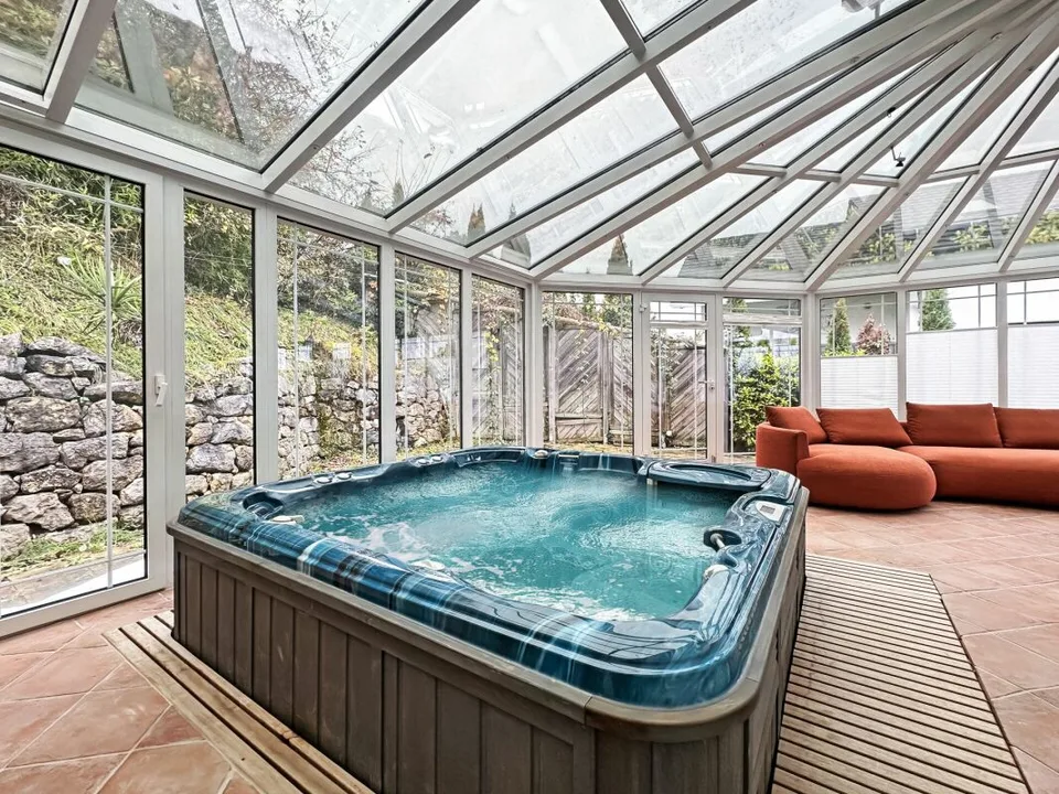 LUXUEUX APPARTEMENT AVEC VUE SUR LE LAC ET TOUT PROCHE DU PORT DE PLAISANCE – photo 9 sur 13