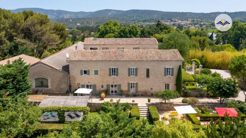 Immobilien zum Verkauf in der Provence - Gîte und Haupthaus