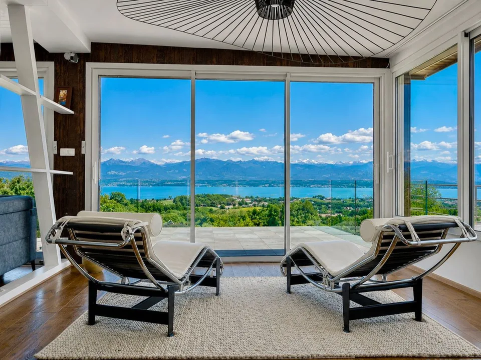 Freistehende Villa mit spektakulärem Blick auf den See und den Mont Blanc