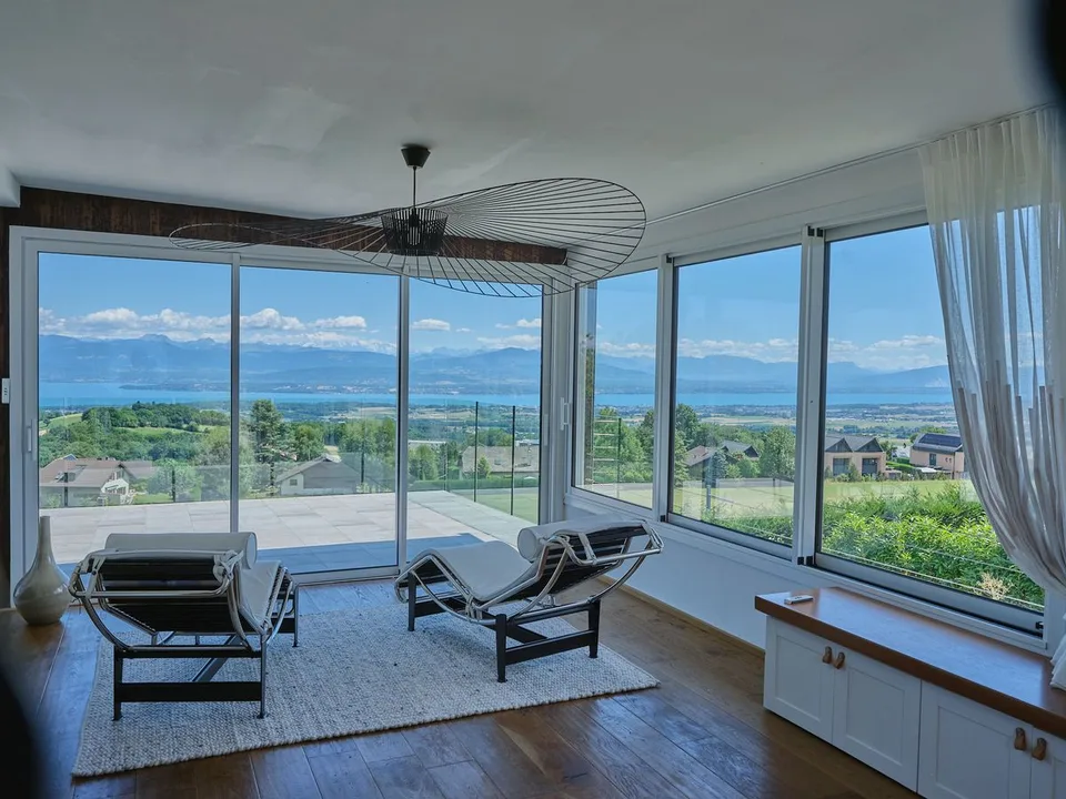 Freistehende Villa mit spektakulärem Blick auf den See und den Mont Blanc