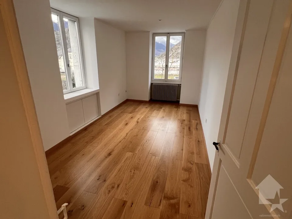 Joli 2.5 pièces, complètement rénové avec un garage box