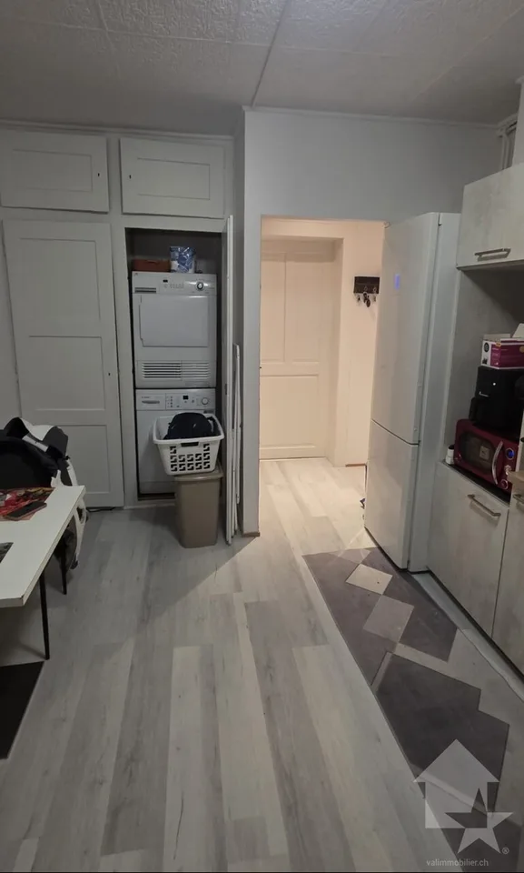 Schöne 2.5 Zimmer Wohnung, komplett renoviert mit einer Garagenbox!