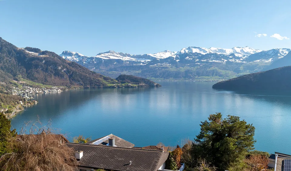 Traumhafte Aussichtslage mit See- und Bergpanorama an privilegierter Wohnlage