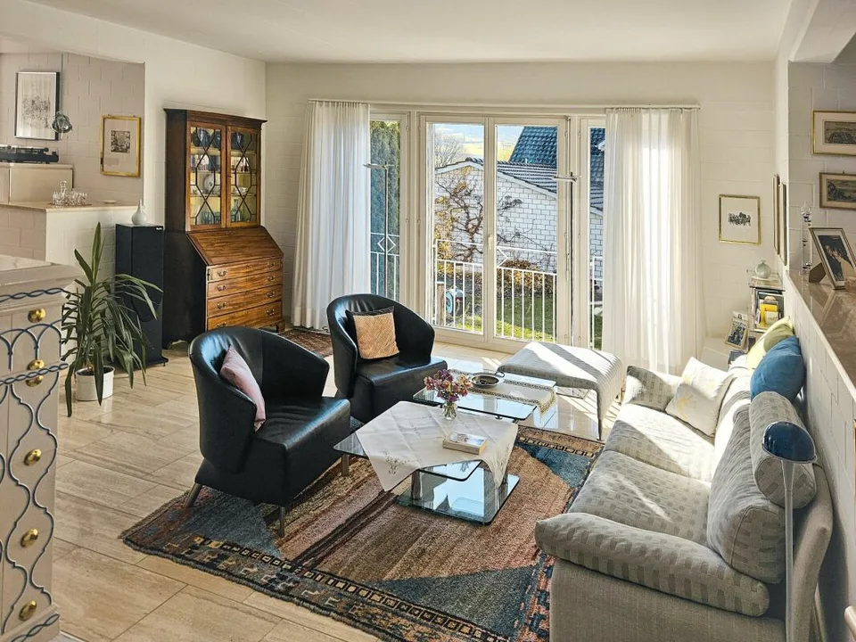 Maison individuelle spacieuse et bien entretenue de 8,5 pièces à vendre à la limite sud du vieux centre du village d'Elgg – photo 8 sur 13