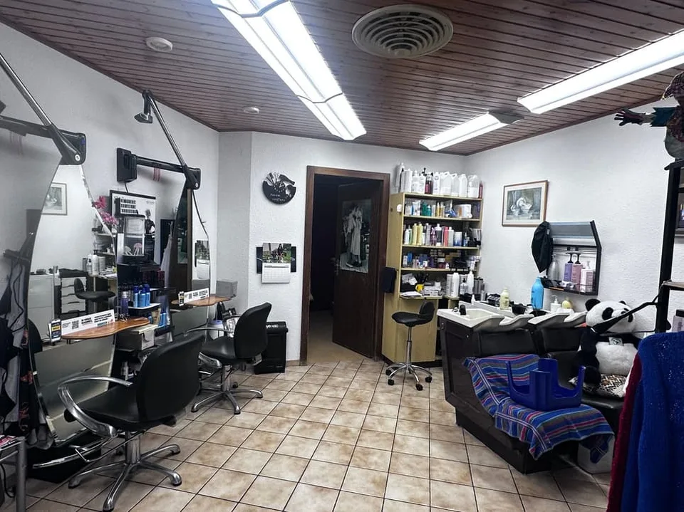 Friseursalon mit Geschäft und Kiosk zu verkaufen - Schlüsselaktivität