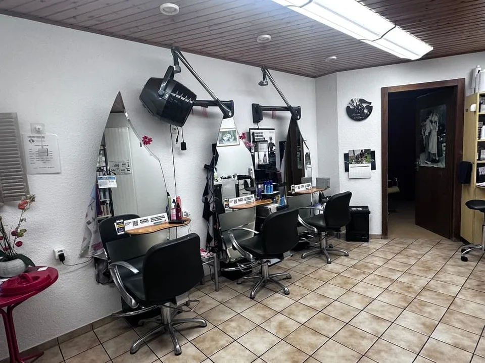 Friseursalon mit Geschäft und Kiosk zu verkaufen - Schlüsselaktivität