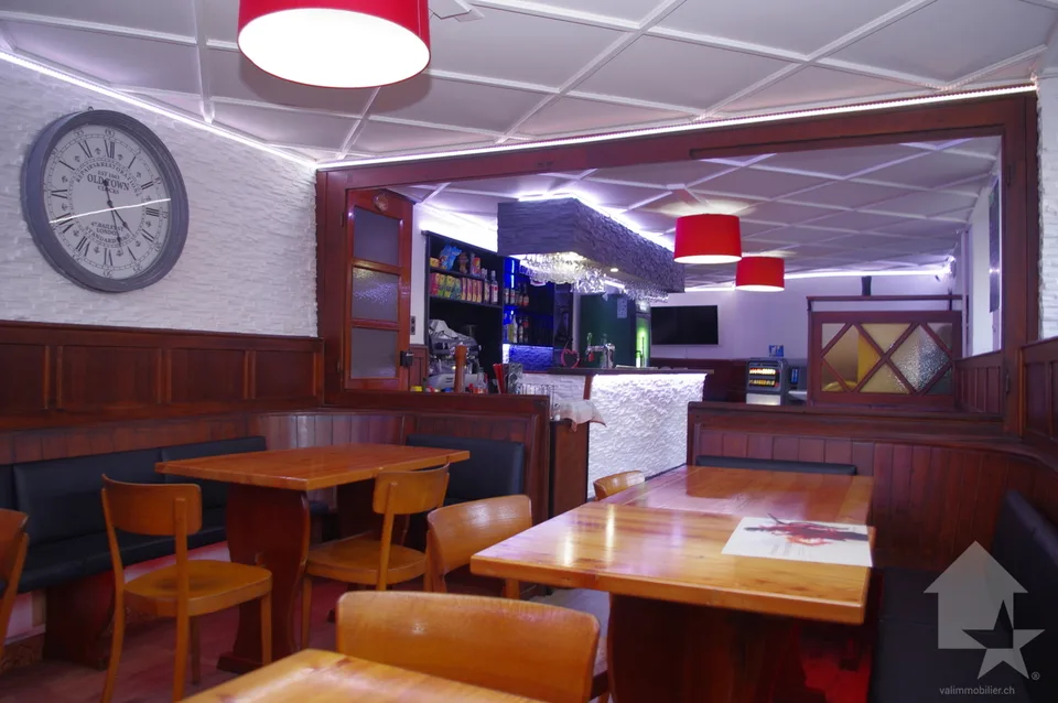 Orsières, café restaurant situé au centre !