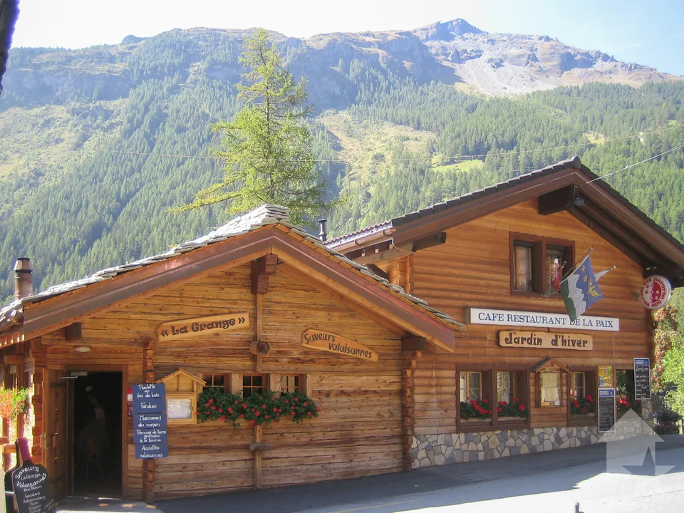 Magnifique Restaurant au centre d'Evolène avec appartement séparé