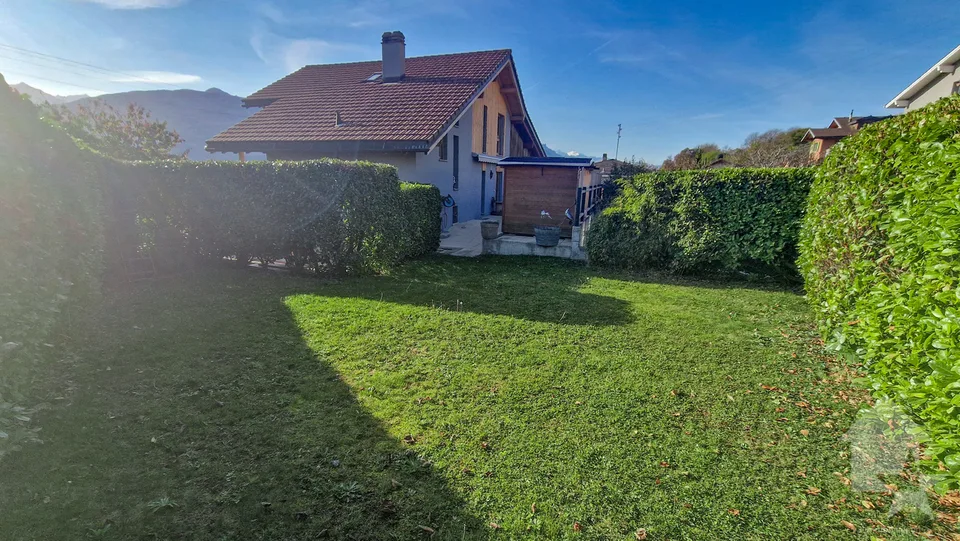 Spaziosa villa a schiera, bella vista, soleggiata e tranquilla