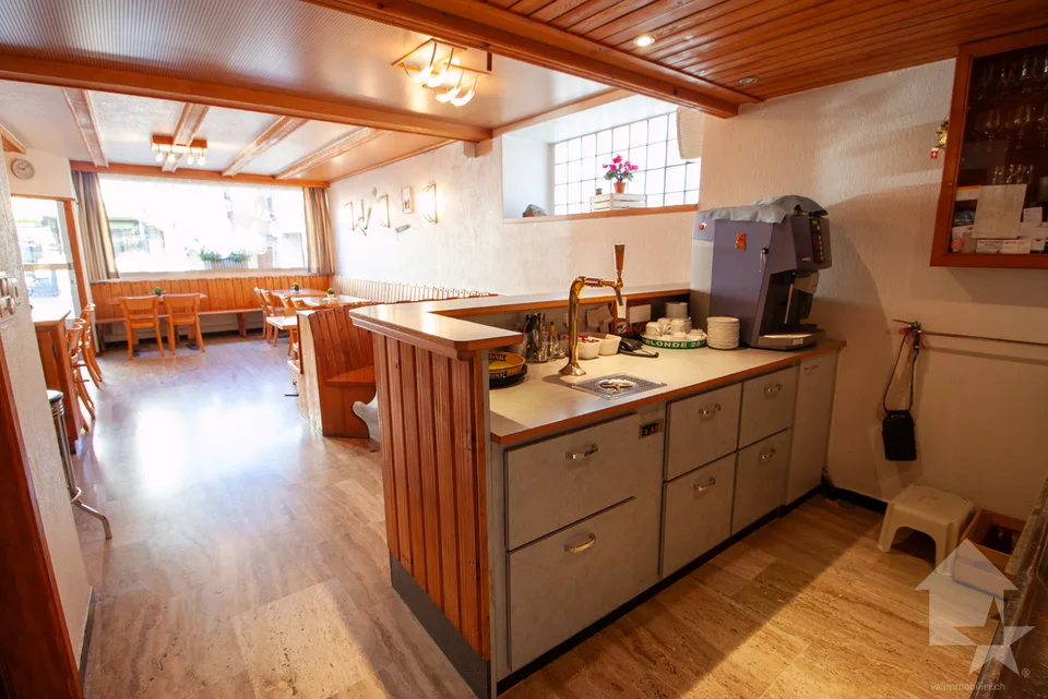 Village house of 200 m2 in the center of Varen – photo 10 of 13