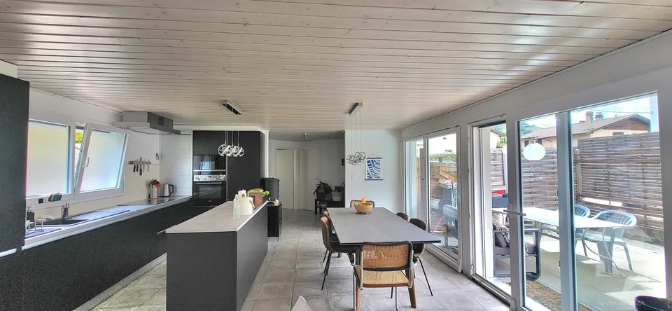 Villa / Gebäude mit 2 Wohnungen 1x 3,5 Zimmer Duplex + 1x Studio