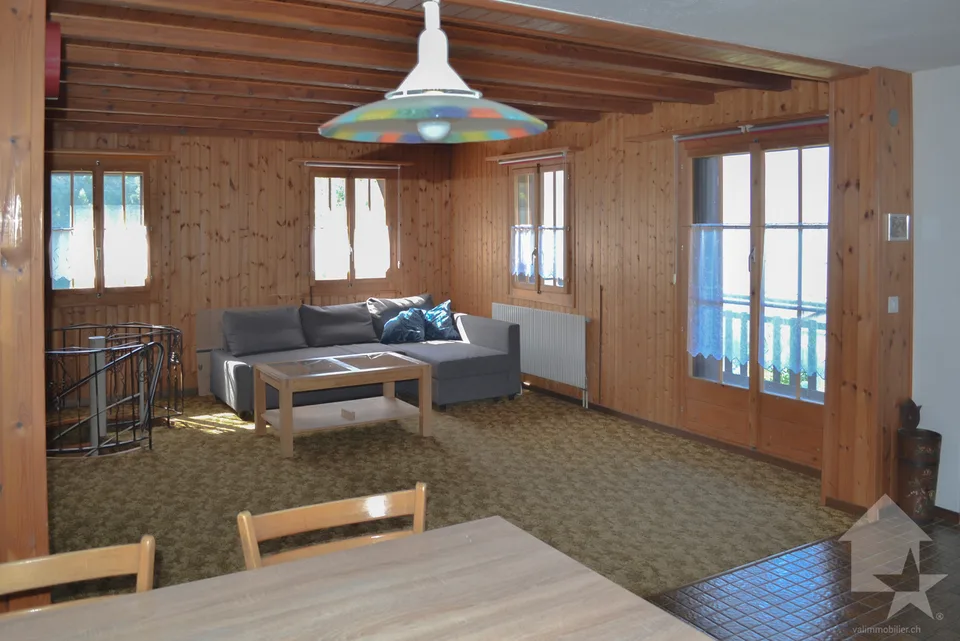 Appartamento di 3,5 locali di 80 m2 su 2 piani, vista sulle Alpi