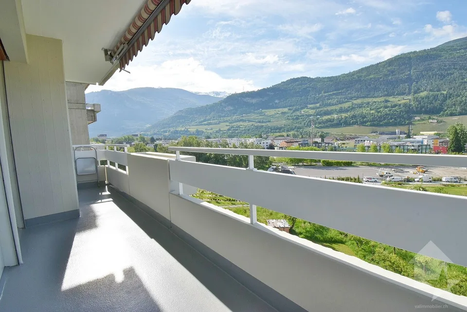 4.5 pièces avec une magnifique vue et 1 place de parc intérieure