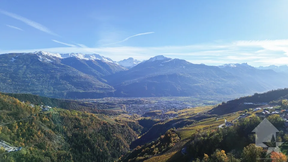 Terrain à vendre sur les hauts de Conthey avec une vue imprenable