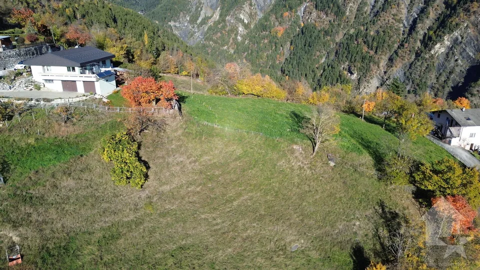 Terreno in vendita sulle alture di Conthey con vista mozzafiato