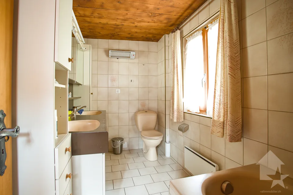 Chalet with 5.5 rooms with character, 180 m2, sunny location – photo 10 of 13