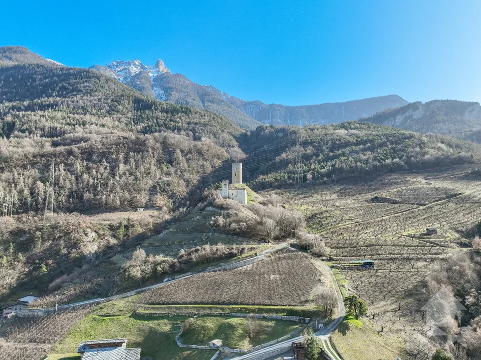 Grande terreno edificabile nel villaggio di Saxon