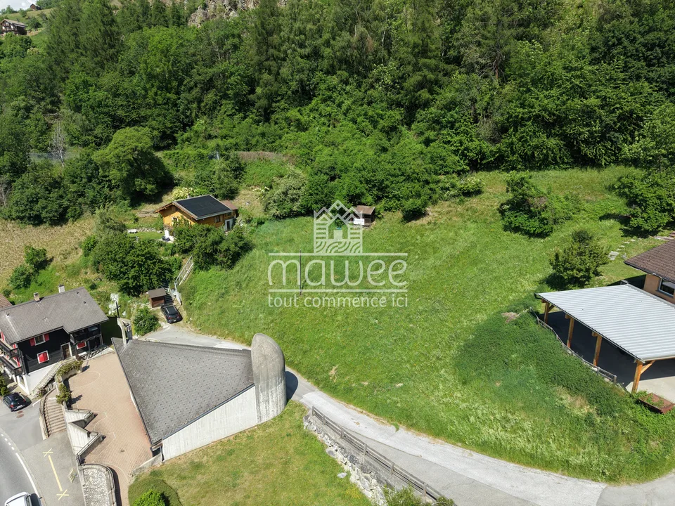 Terreno di 1682 m2 con permesso in vigore per 3 chalet