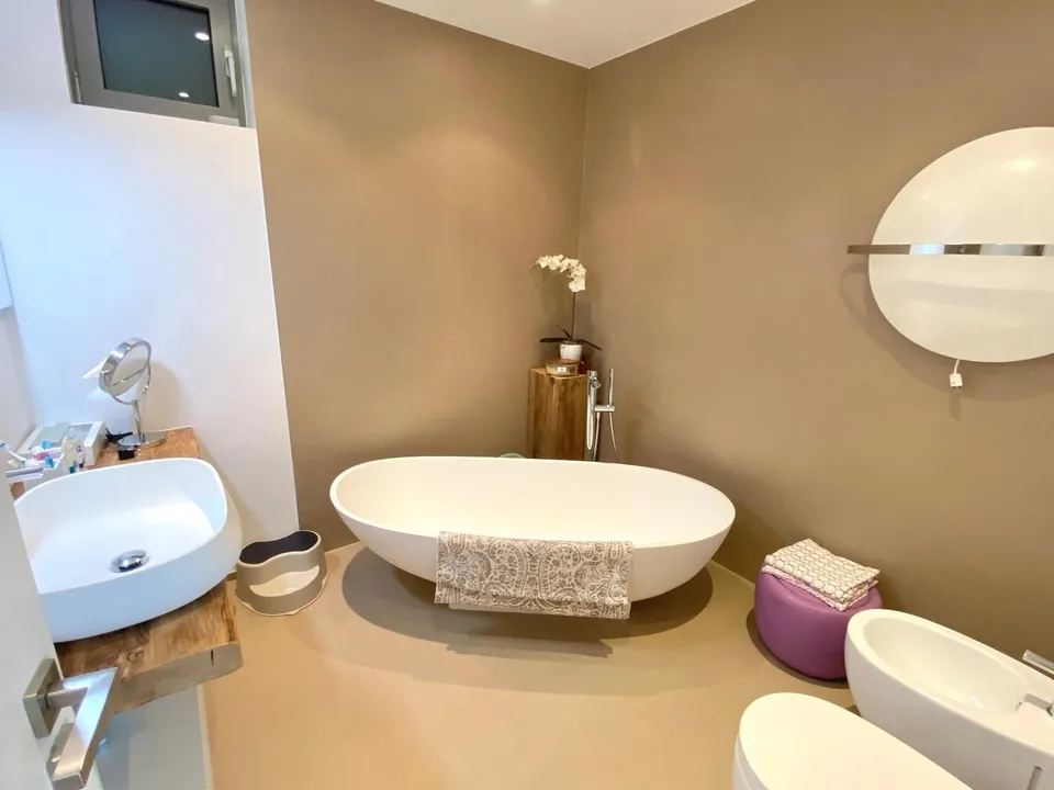 Casa moderna e spaziosa con vista mozzafiato sul lago – foto 10 di 13