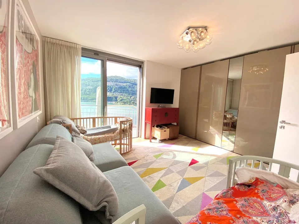 Casa moderna e spaziosa con vista mozzafiato sul lago – foto 9 di 13