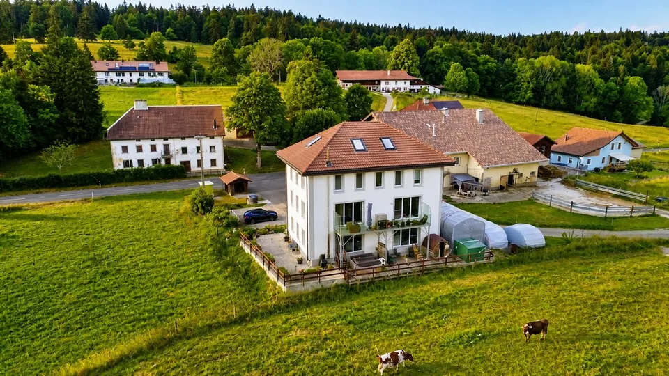 Bien rare et élégant, offrant un cadre idéal pour une famille ou une activité B&amp;B, avec vue spectaculaire