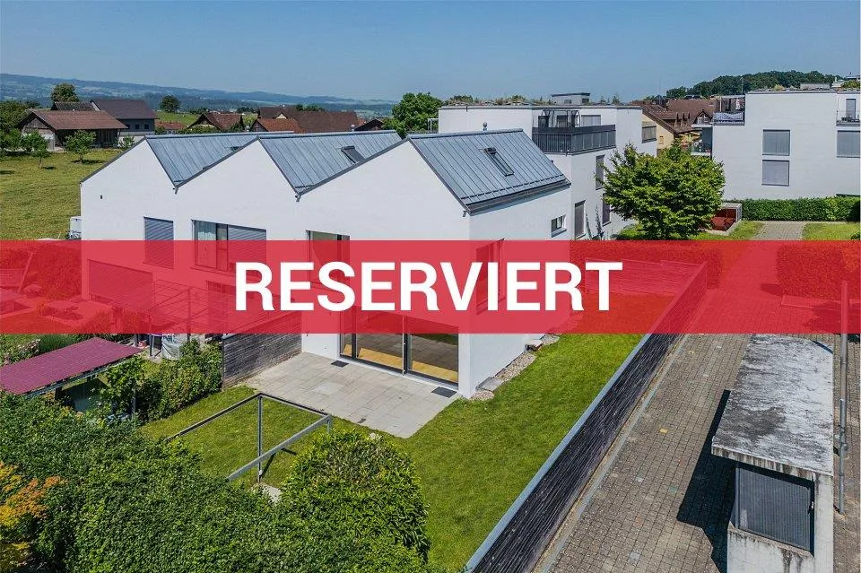 * * * RESERVIERT * * *