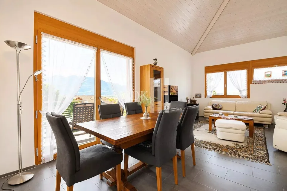 Lumineux appartement avec mezzanine en duplex à Ollon