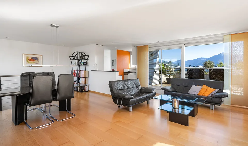 Central. Spacious. Special. Penthouse Maisonette Apartment in Cham