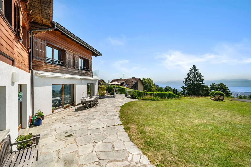 Proprietà affascinante con vista a 180° ad Arzier-Le Muids