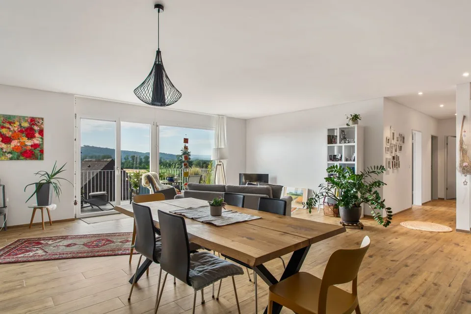 Zeitlose Eleganz trifft Wohnkomfort - 3.5-Zimmer-Wohnung in Meinisberg