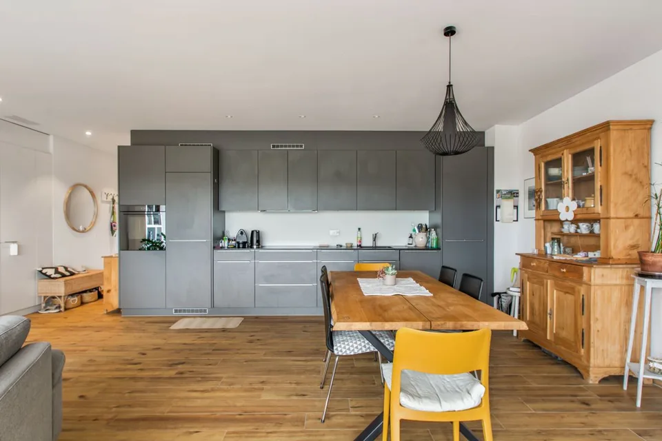 L'élégance intemporelle rencontre le confort de vie - Appartement de 3.5 pièces à Meinisberg