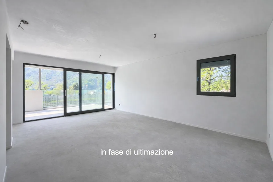 Moderno e nuovo 3.5 locali duplex con giardino a Melano