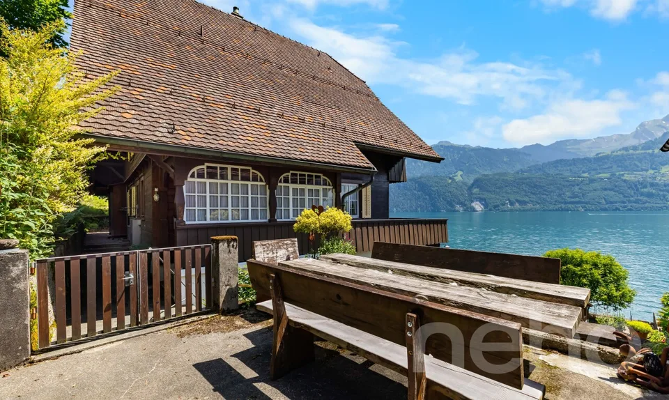 Proprietà unica sul lago con un eccezionale potenziale di sviluppo