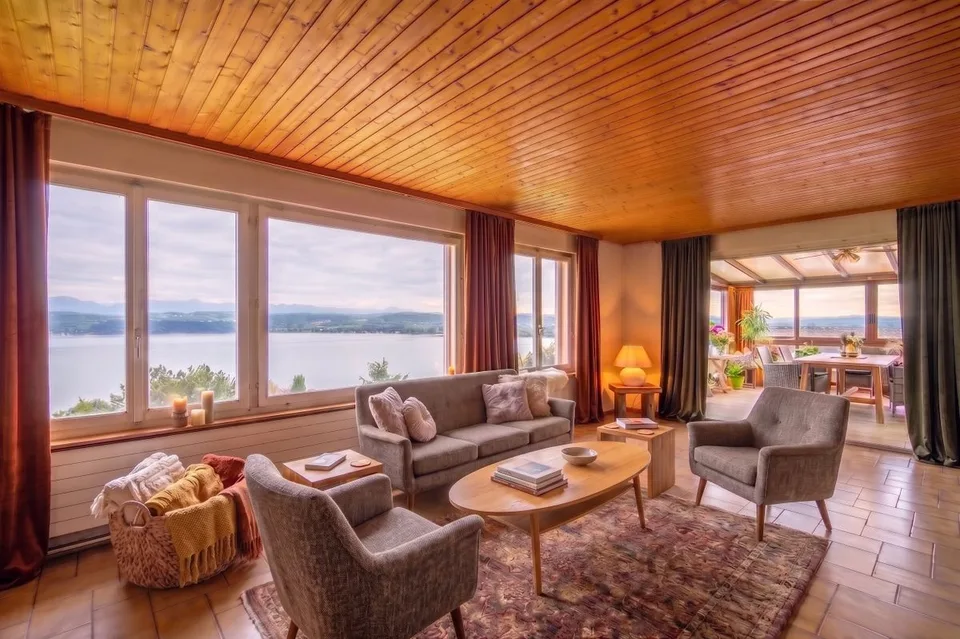 Haus mit Blick auf den Murtensee und der Möglichkeit, zusätzlich zum bestehenden Gebäude eine Wohnung oder ein Haus zu bauen