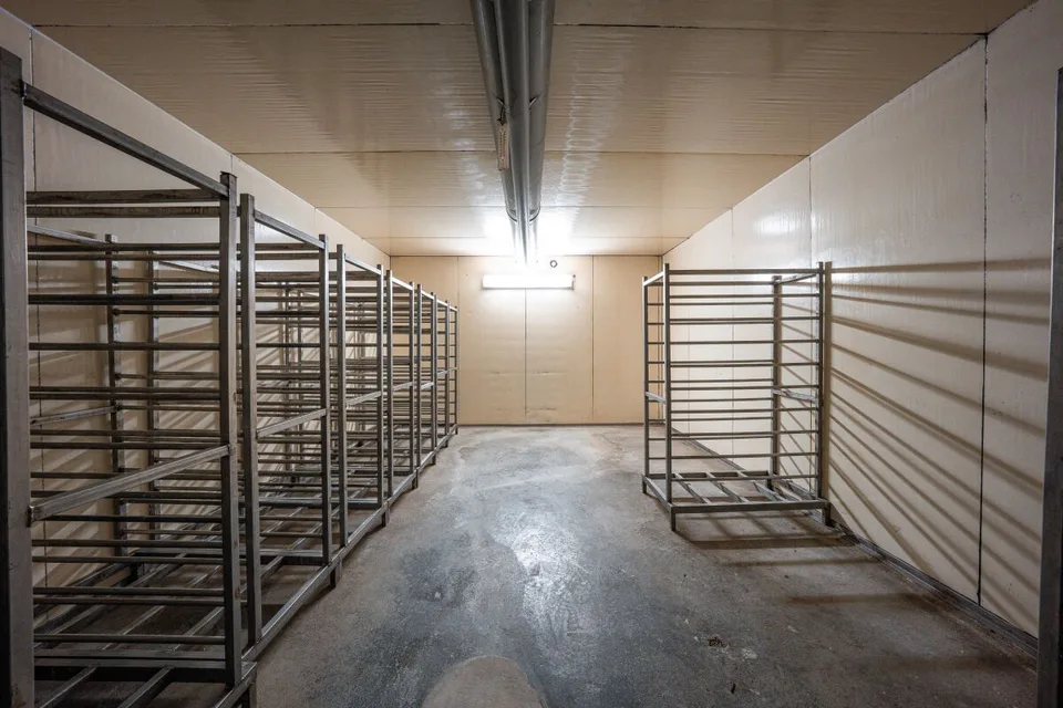 Wohn- und Geschäftshaus mit Nebenbauten – Foto 6 von 12