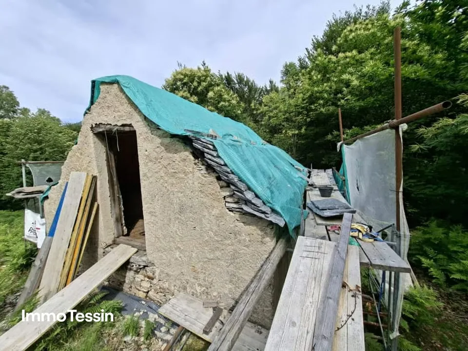 Authentic Rustico in a quiet secluded location with a free view of the mountains and 3000 m2 of land as well as an approved expansion project – photo 6 of 10