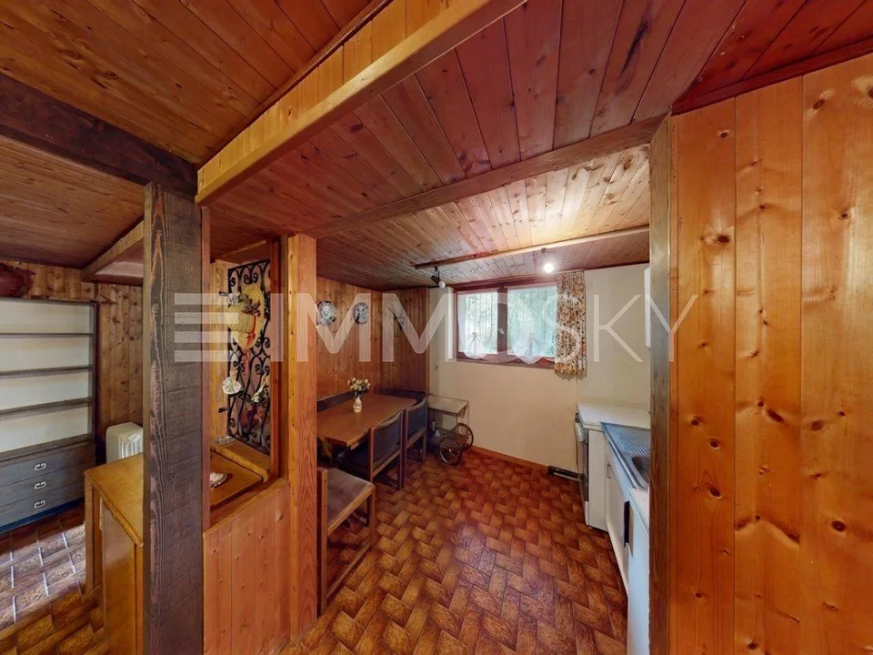 Maison jumelée dans un quartier résidentiel ensoleillé