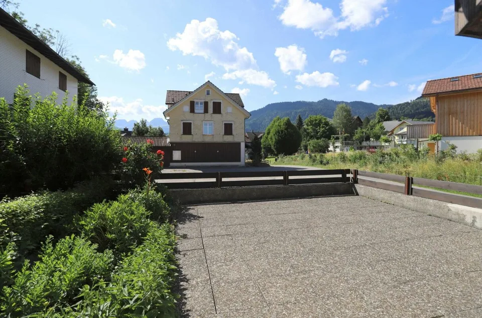 Appartamento soleggiato con giardino direttamente sulla zona sciistica ed escursionistica